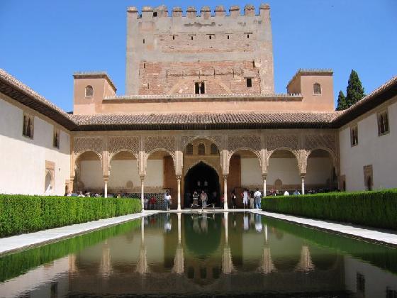 http://elviajar.com/wp-content/uploads/2012/05/alhambra.jpg